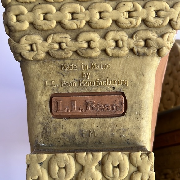 L.L Bean duck boots 8” size 9. - Picture 7 of 8